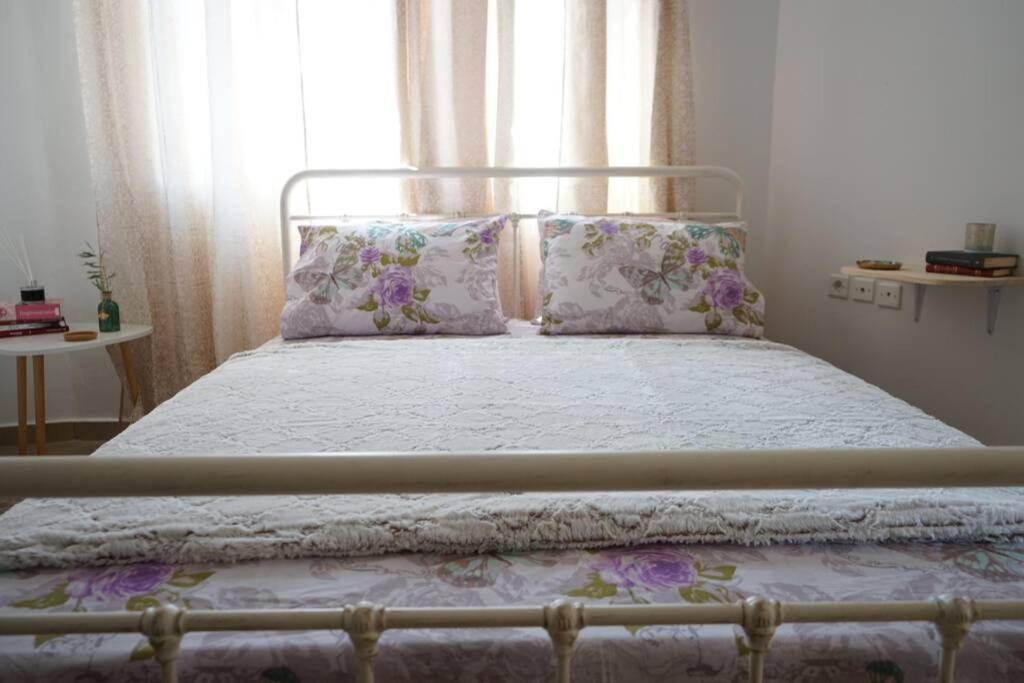 Γ3 - The Weekend Getaway One Apartment Aigio Bagian luar foto