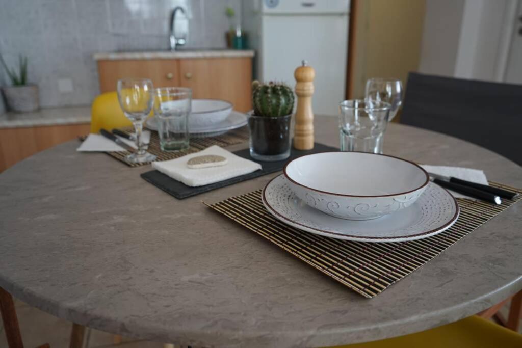 Γ3 - The Weekend Getaway One Apartment Aigio Bagian luar foto