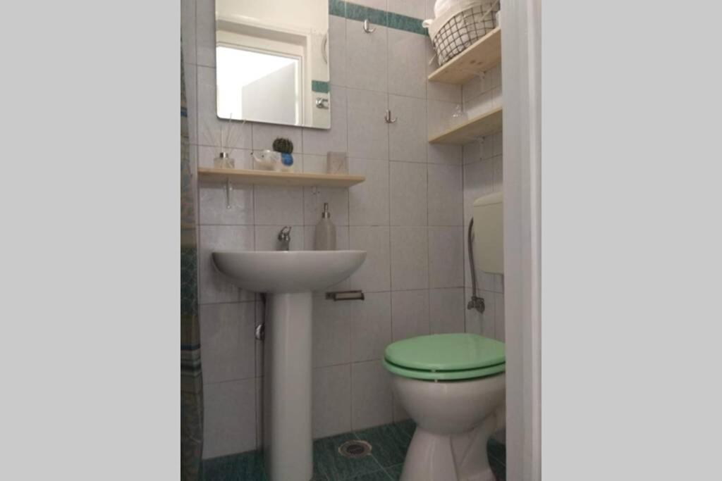 Γ3 - The Weekend Getaway One Apartment Aigio Bagian luar foto