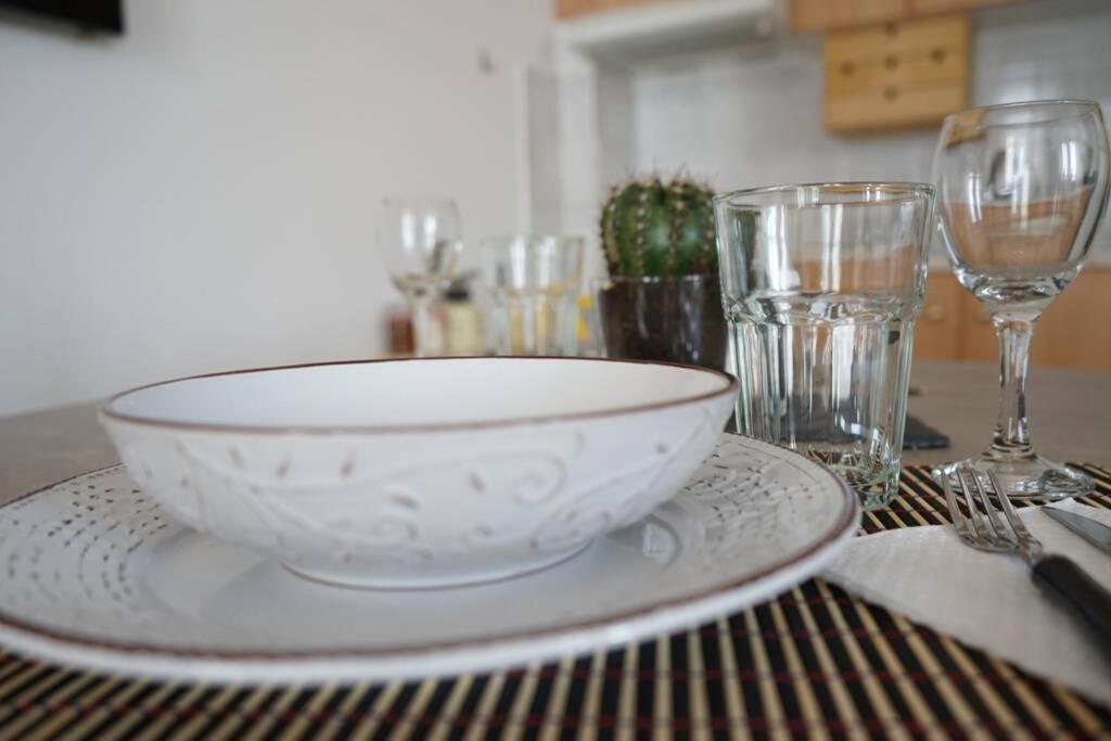Γ3 - The Weekend Getaway One Apartment Aigio Bagian luar foto