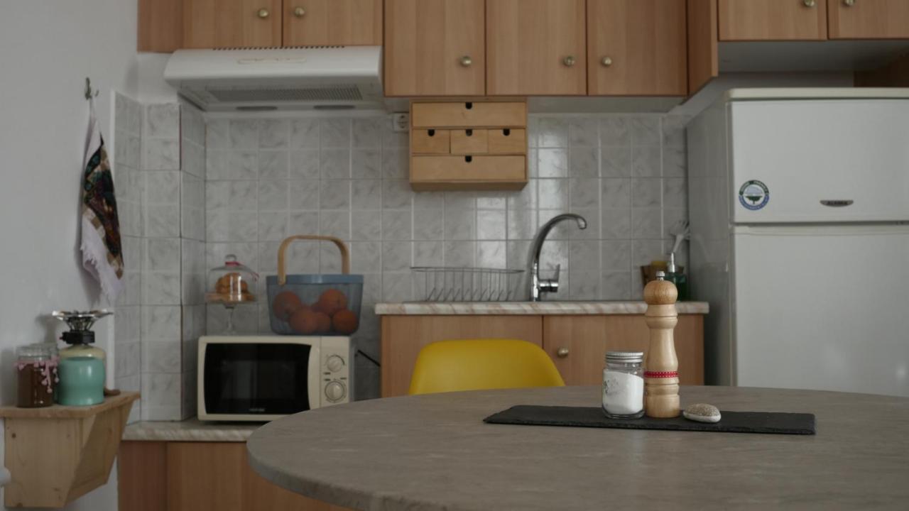 Γ3 - The Weekend Getaway One Apartment Aigio Bagian luar foto