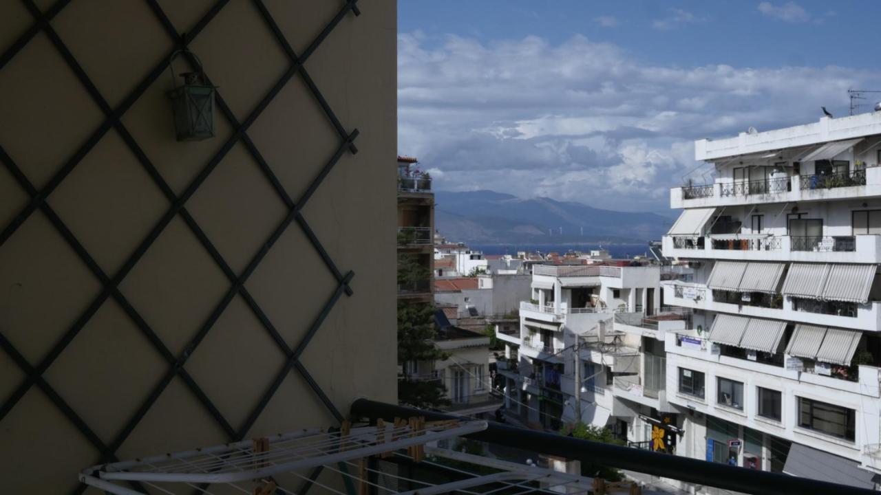 Γ3 - The Weekend Getaway One Apartment Aigio Bagian luar foto