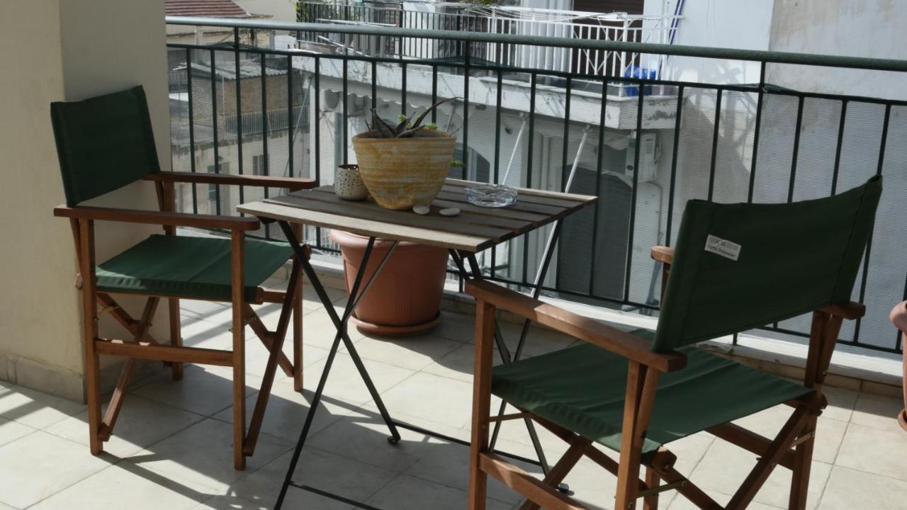 Γ3 - The Weekend Getaway One Apartment Aigio Bagian luar foto