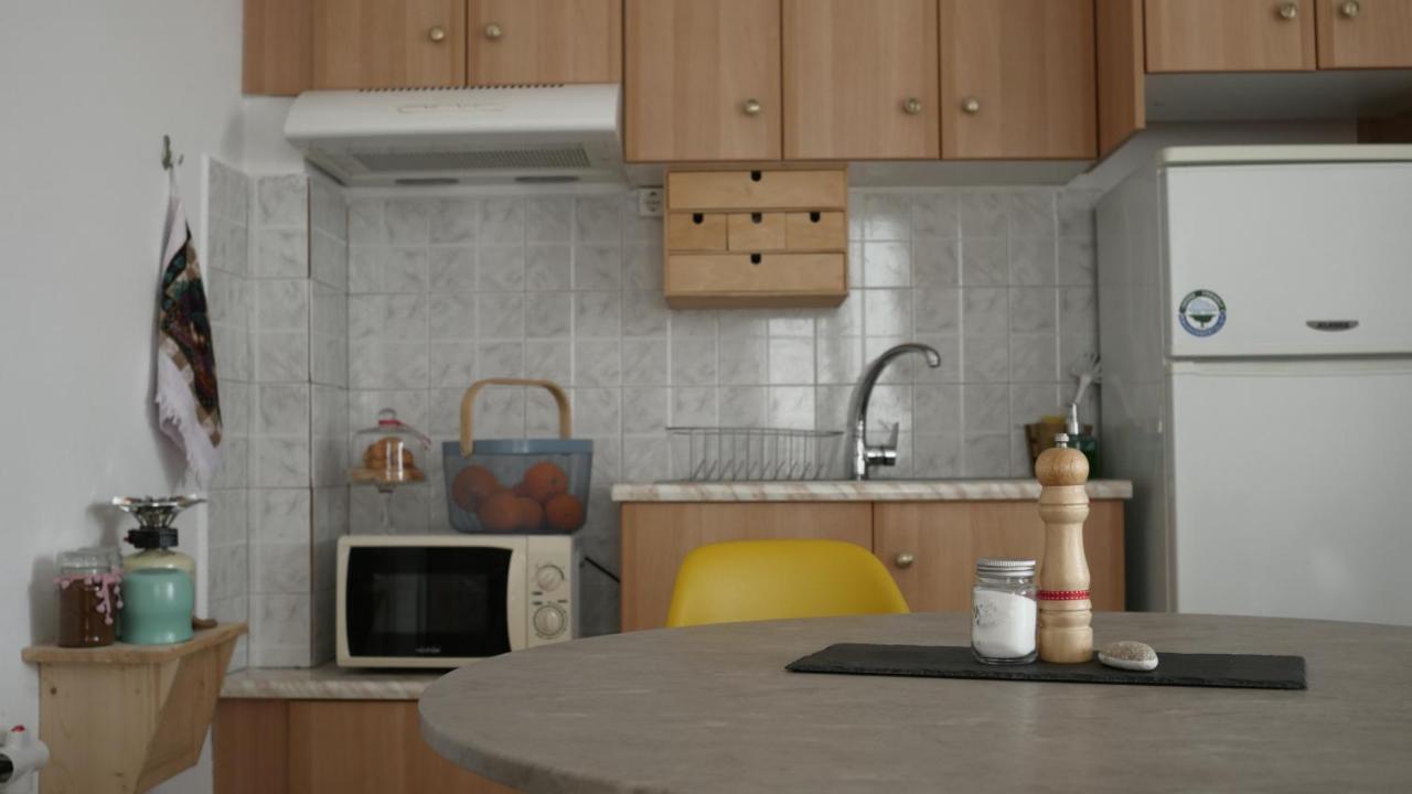 Γ3 - The Weekend Getaway One Apartment Aigio Bagian luar foto