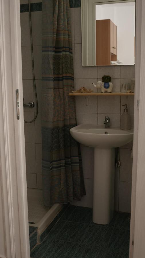 Γ3 - The Weekend Getaway One Apartment Aigio Bagian luar foto