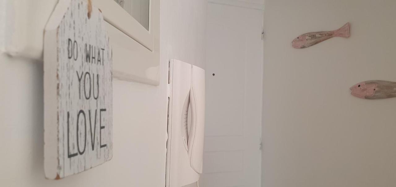 Γ3 - The Weekend Getaway One Apartment Aigio Bagian luar foto