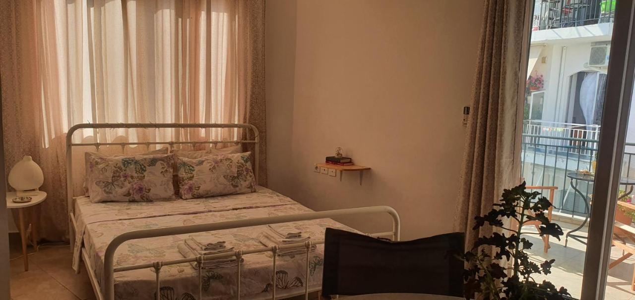 Γ3 - The Weekend Getaway One Apartment Aigio Bagian luar foto