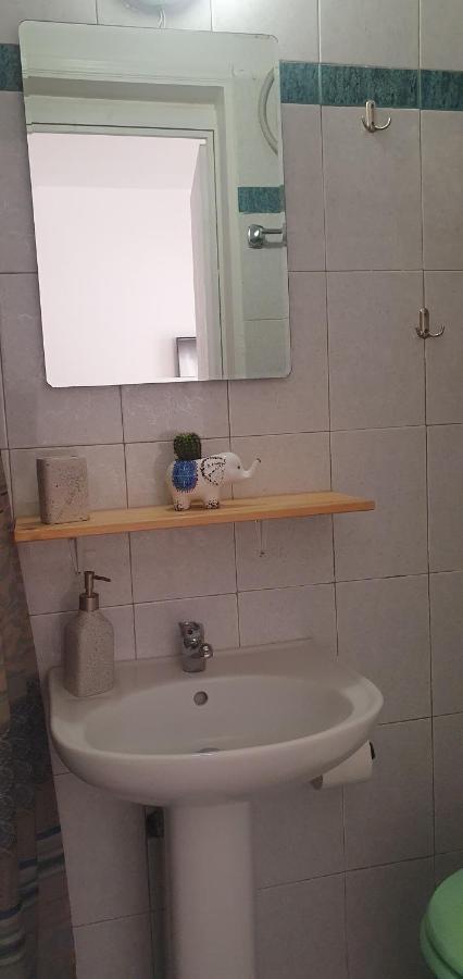 Γ3 - The Weekend Getaway One Apartment Aigio Bagian luar foto