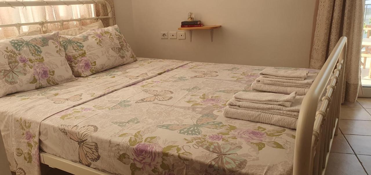 Γ3 - The Weekend Getaway One Apartment Aigio Bagian luar foto
