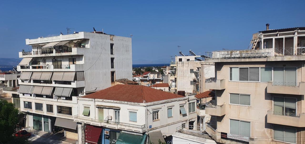 Γ3 - The Weekend Getaway One Apartment Aigio Bagian luar foto