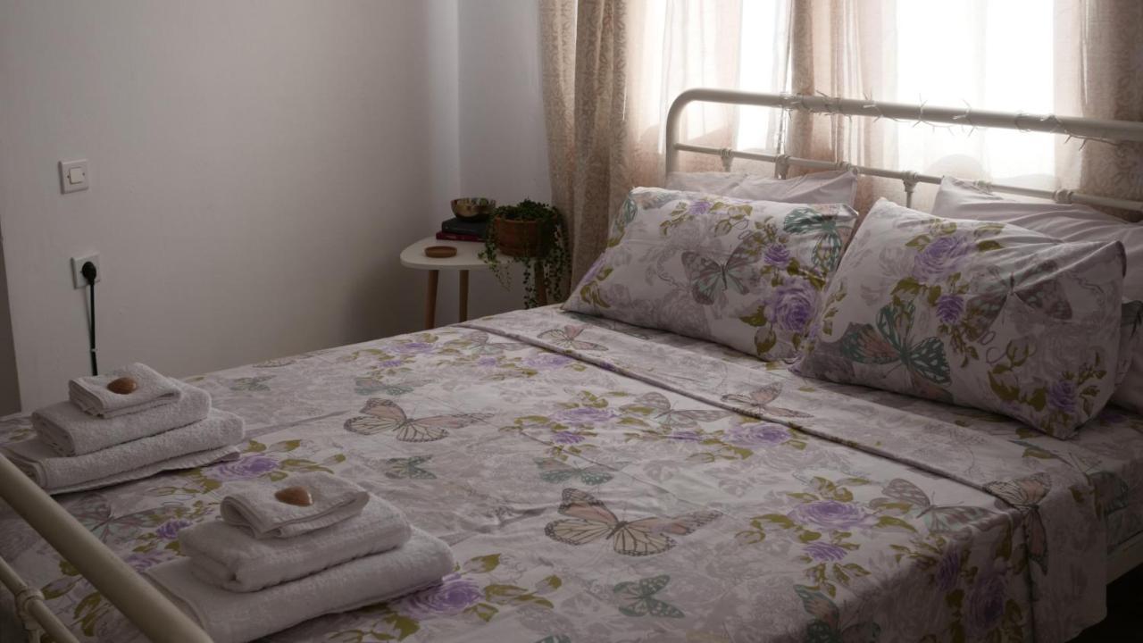 Γ3 - The Weekend Getaway One Apartment Aigio Bagian luar foto