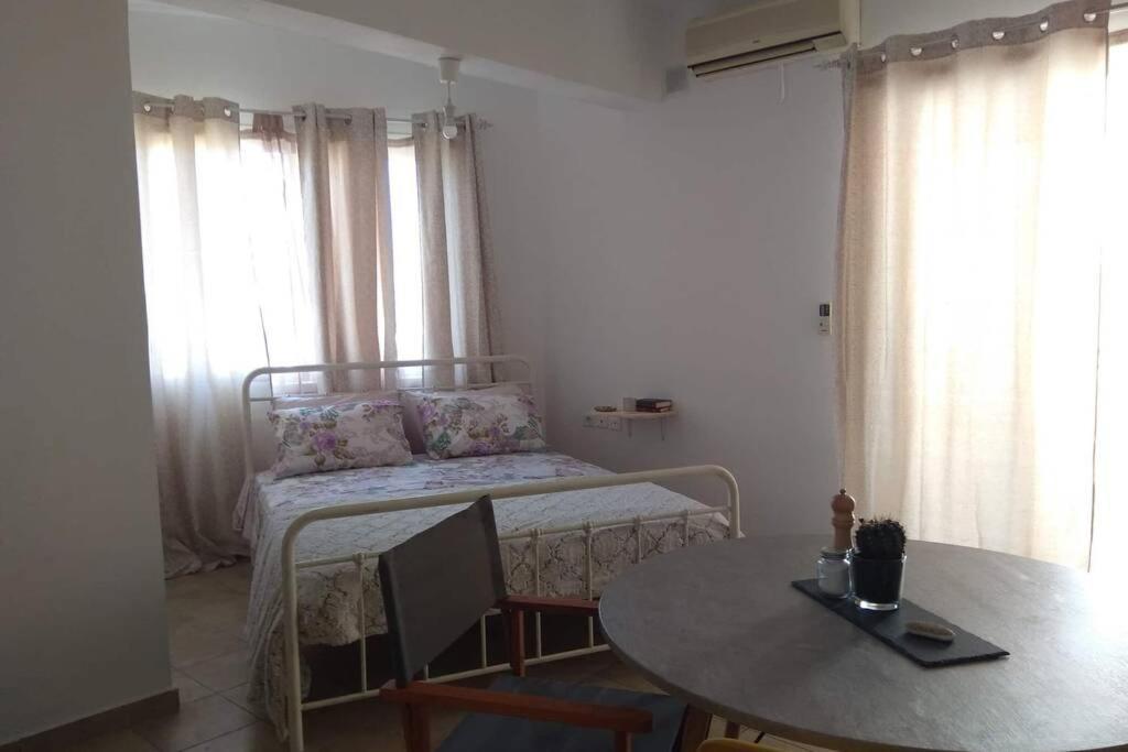 Γ3 - The Weekend Getaway One Apartment Aigio Bagian luar foto